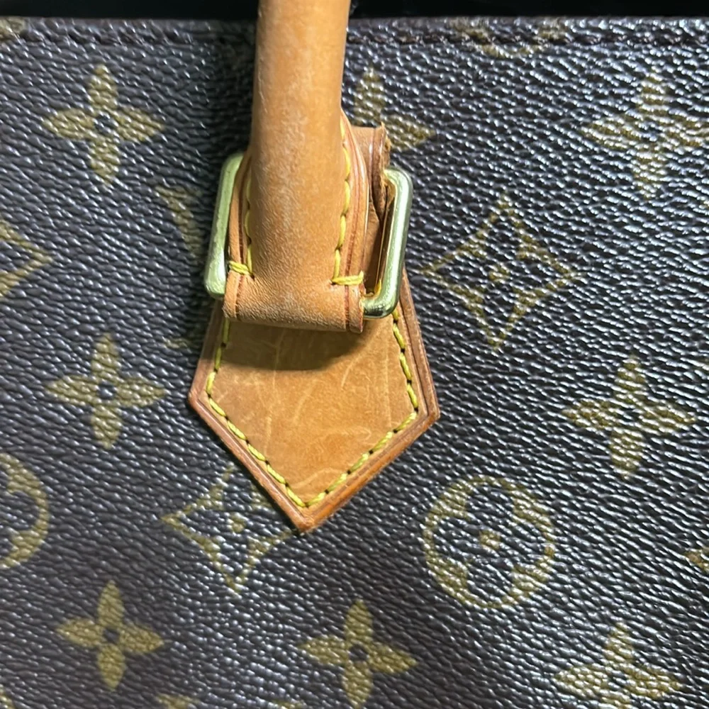 Louis Vuitton tote, rolled handles. Open top. - Picture 13 of 15